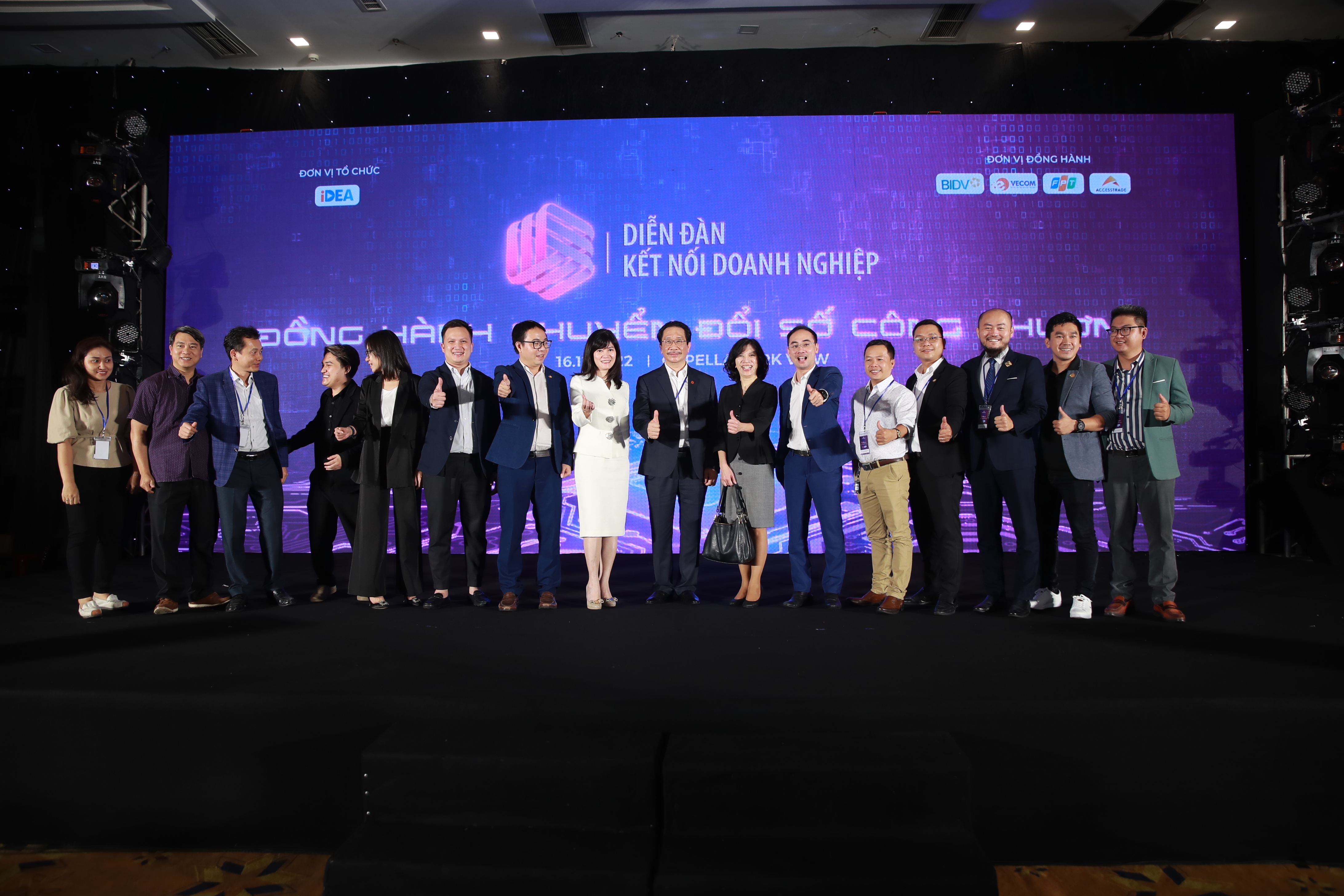 Đại diện các đơn vị tham dự Diễn đàn Kết nối nối doanh nghiệp – Đồng hành chuyển đổi số Công thương