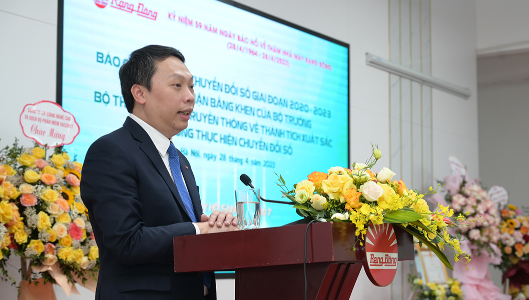 Đồng chí Nguyễn Huy Dũng - Ủy viên Ủy ban Chuyển đổi số Quốc gia - Thứ trưởng Bộ Thông tin và Truyền thông phát biểu chỉ đạo và chúc mừng chuyển đổi số Rạng Đông 