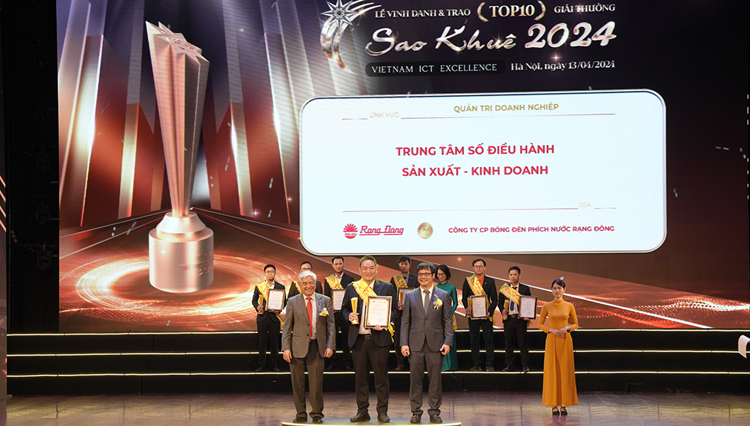 Trung tâm số điều hành sản xuất – kinh doanh được trao giải tại lĩnh vực: Đổi mới  sáng tạo. Giải pháp này của Rạng Đông được lọt vào TOP 10 - Hạng mục danh giá nhất của Giải thưởng Sao Khuê