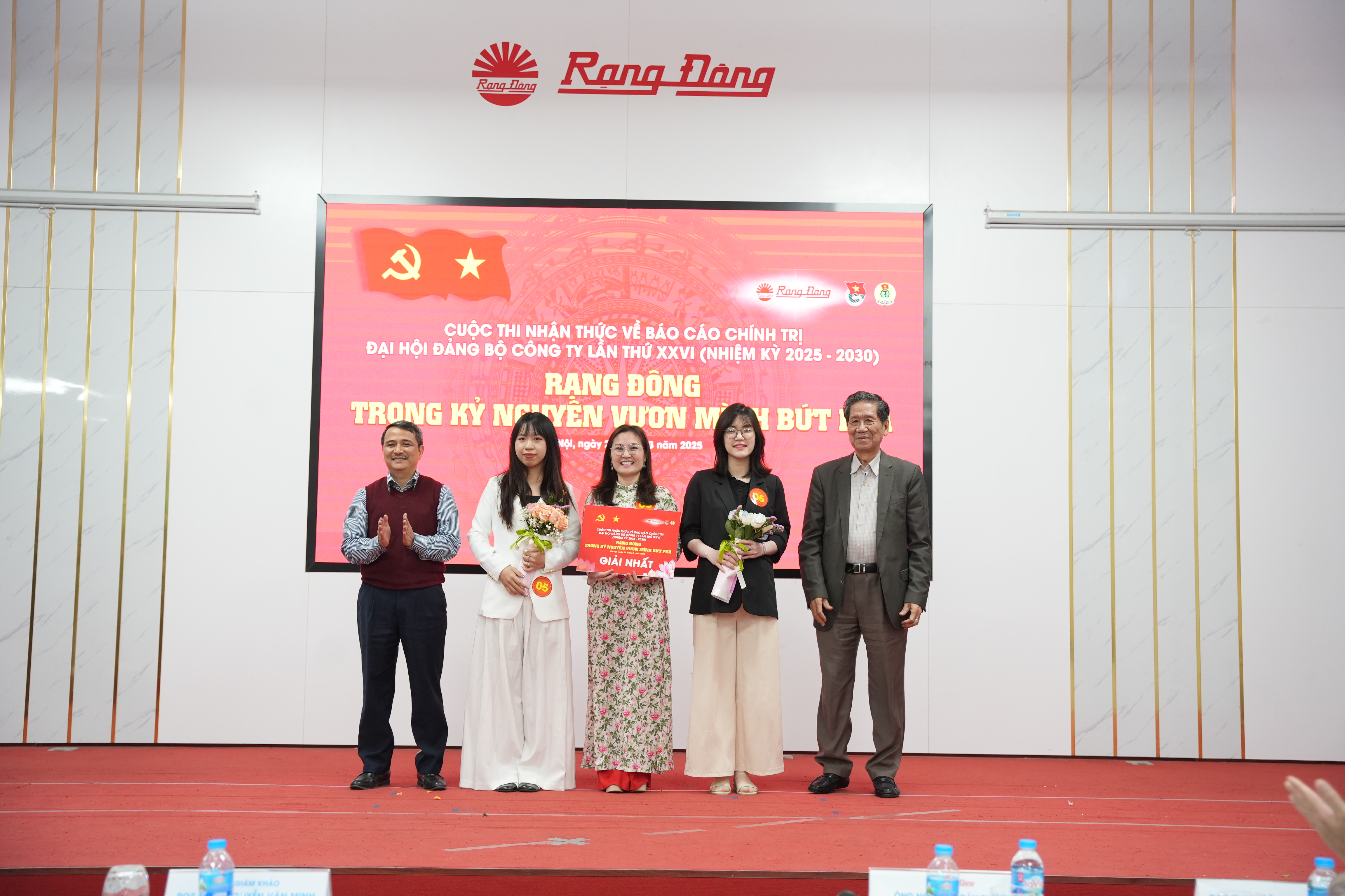 Giải nhất thuộc về Liên đơn vị Phòng Truyền thông & Phòng Kinh doanh vật tư