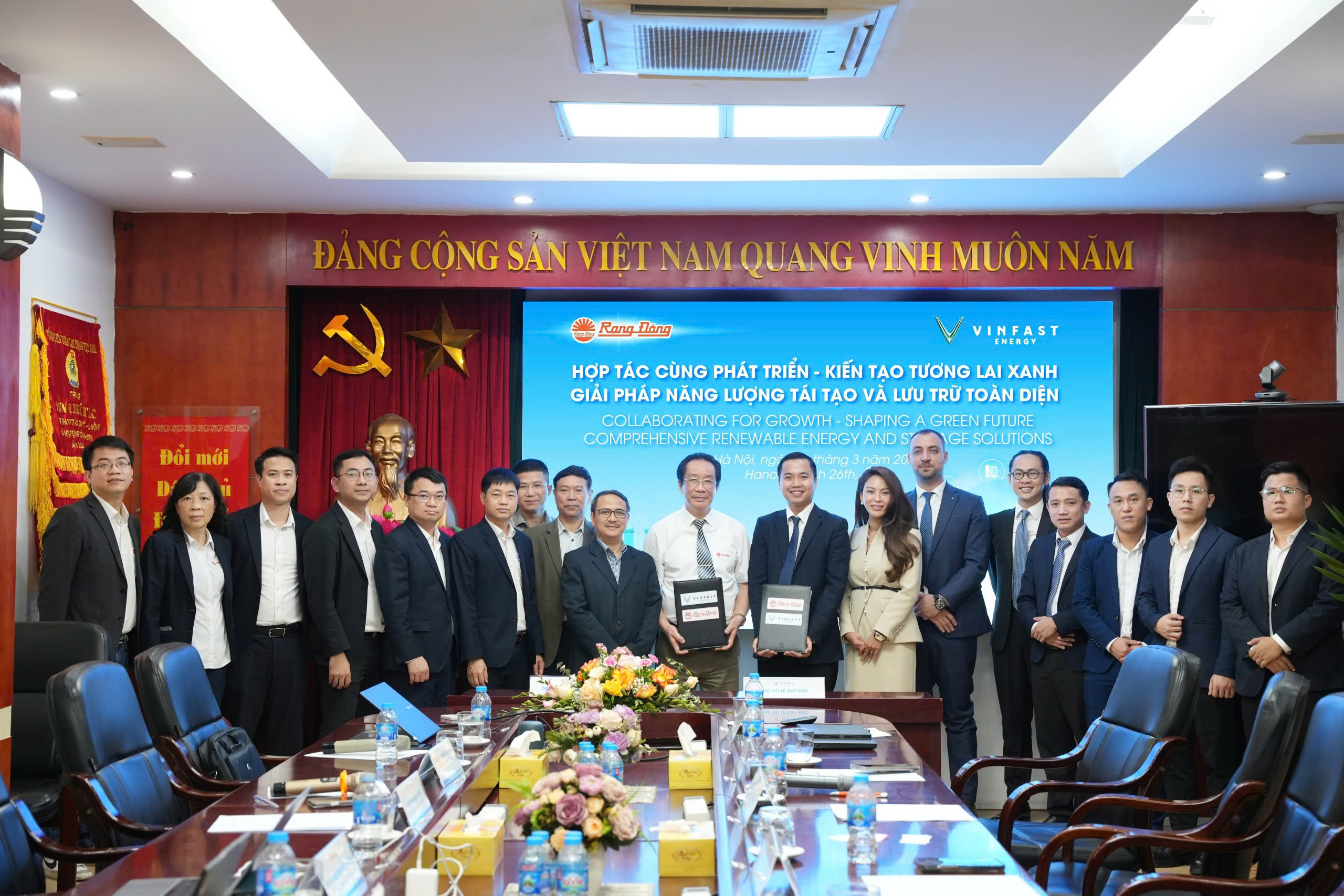 Rạng Đông và VinEG ký kết thỏa thuận hợp tác chiến lược