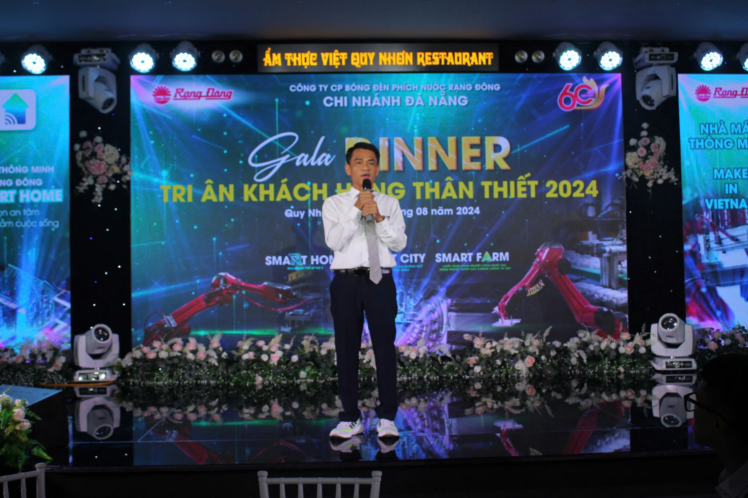 Ông Dương Trung – Giám đốc chi nhánh Đà Nẵng bày tỏ lời cảm ơn sâu sắc tới các khách hàng Ông Dương Trung – Giám đốc chi nhánh Đà Nẵng bày tỏ lời cảm ơn sâu sắc tới các khách hàng