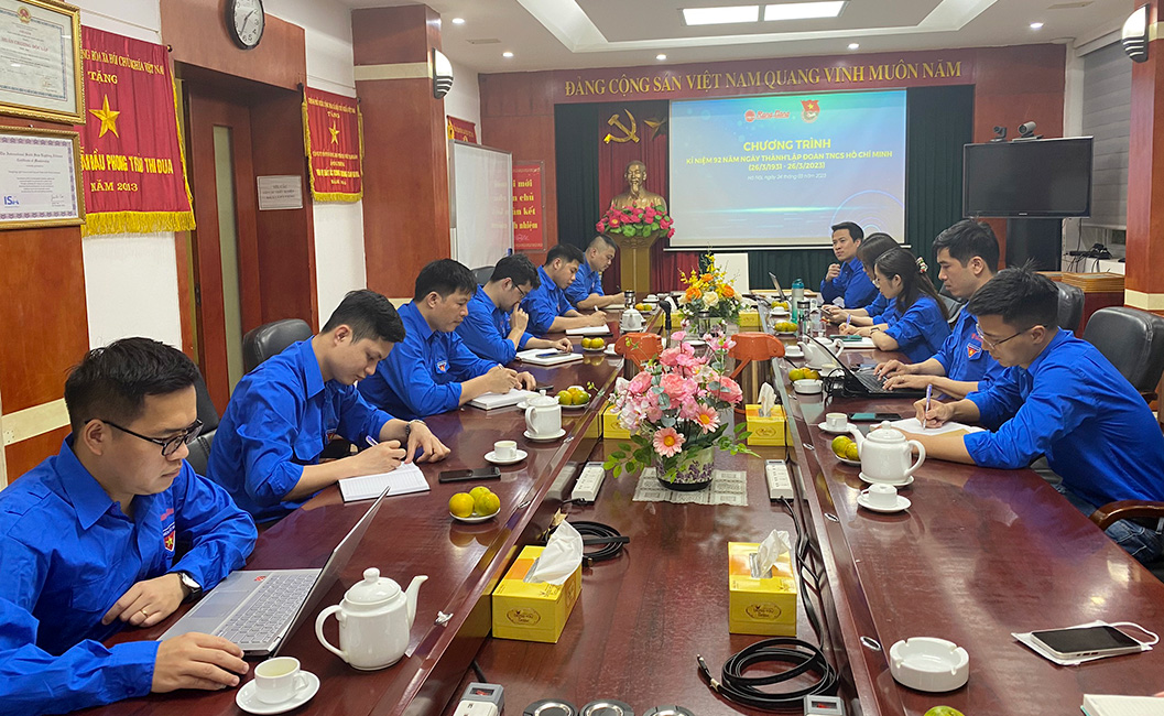 BCH Đoàn TNCS Rạng Đông họp hội nghị mở rộng với BCH của 03 chi đoàn: khối phòng ban cơ sở 1, Xưởng LED, Xưởng Phích nước Thủy tinh