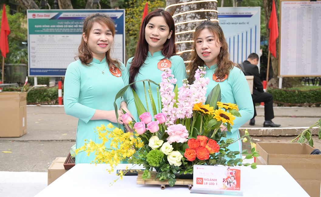 Tác phẩm Lẵng hoa chào mừng ngày 8/3