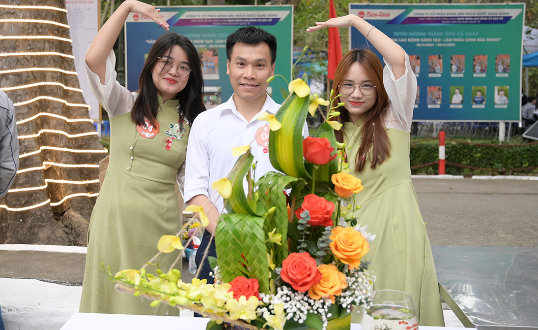 Tác phẩm Ra Khơi