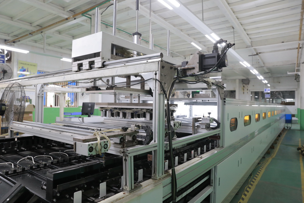 Dây chuyền sản xuất bộ đèn M66 Rạng Đông