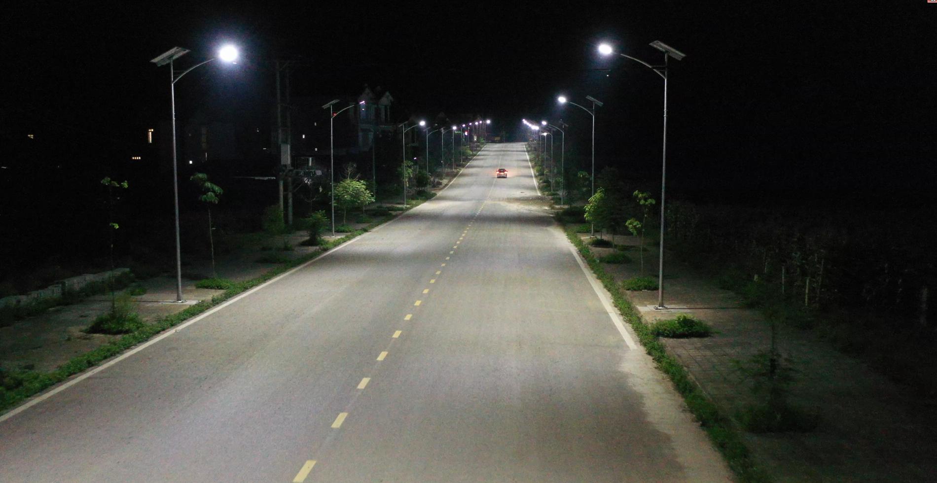 Chiếu sáng đường phố bằng đèn năng lượng mặt trời