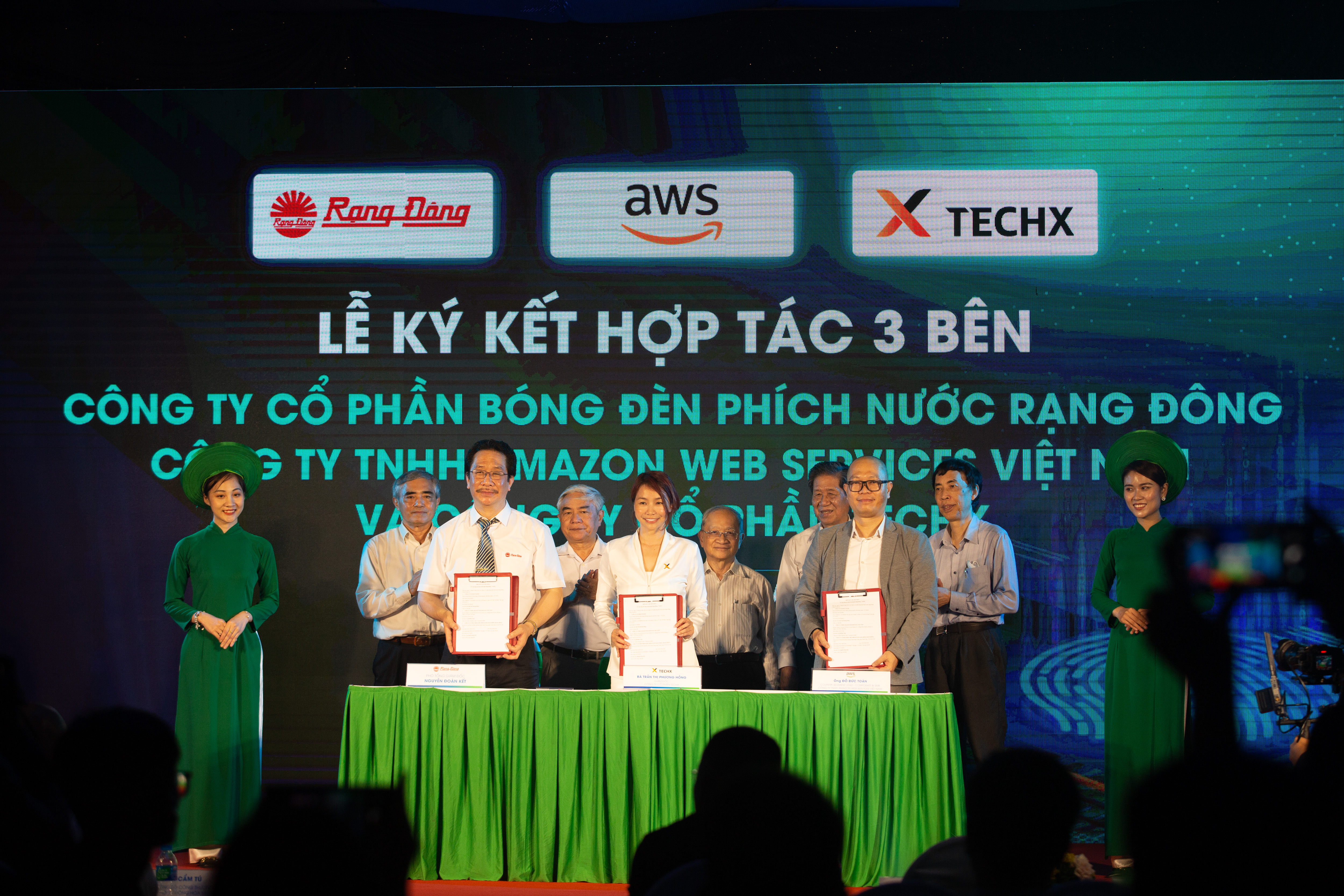 Rạng Đông và AWS - "Cú bắt tay" của những ông lớn
