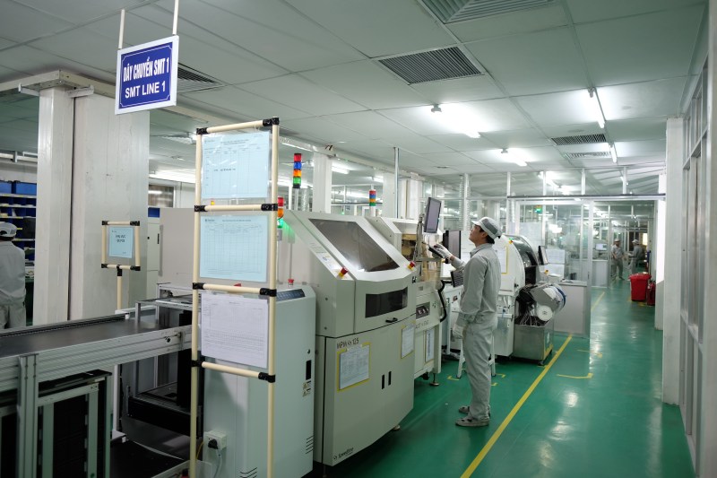 dây chuyền sản xuất led hiện đại của rạng đông