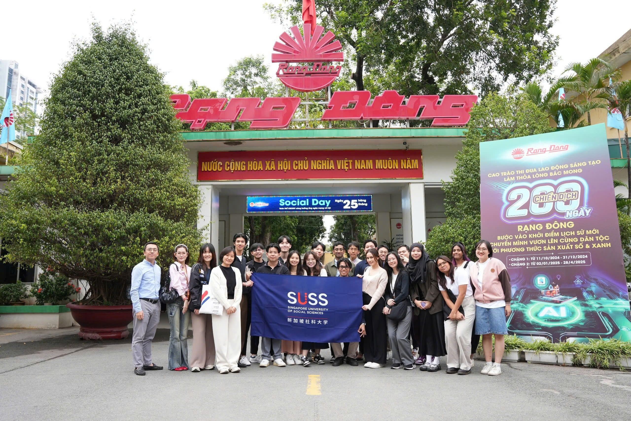 Đoàn sinh viên đại học Khoa Học Xã Hội Singapore thăm Rạng Đông