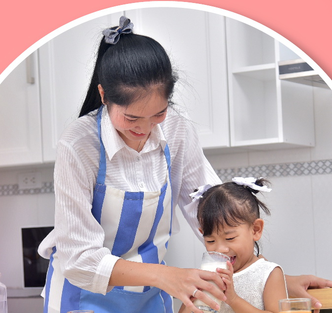 Phích hiển thị nhiệt độ thông minh Rạng Đông pha sữa cho con
